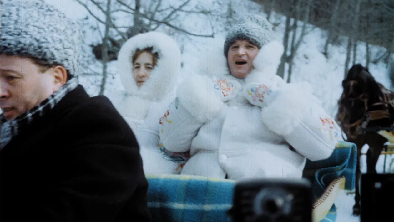 Trei istorii fabuloase despre Ceauşescu: l-a mituit pe JR din "Dallas", era sub papucul nevestei şi savura suc de legume cu paiul