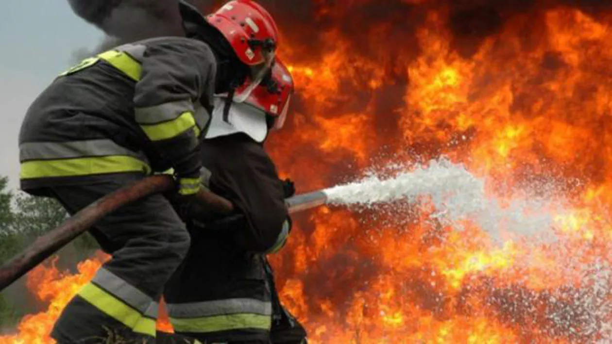 Incendiu la o școală primară din Gorj (VIDEO)