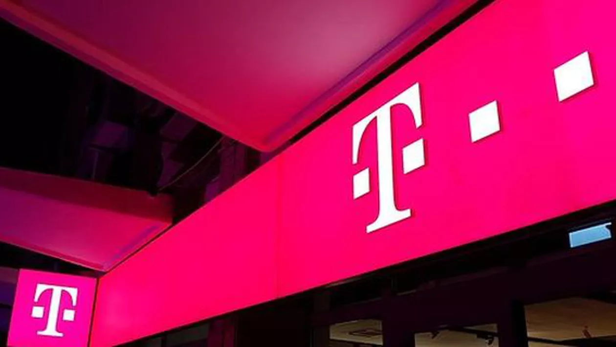 "Politica pumnului în gură" la Telekom România. Avocata sindicatului susţine că şi-ar fi pierdut trei unghii după ce a fost agresată de bodyguarzii companiei (VIDEO)