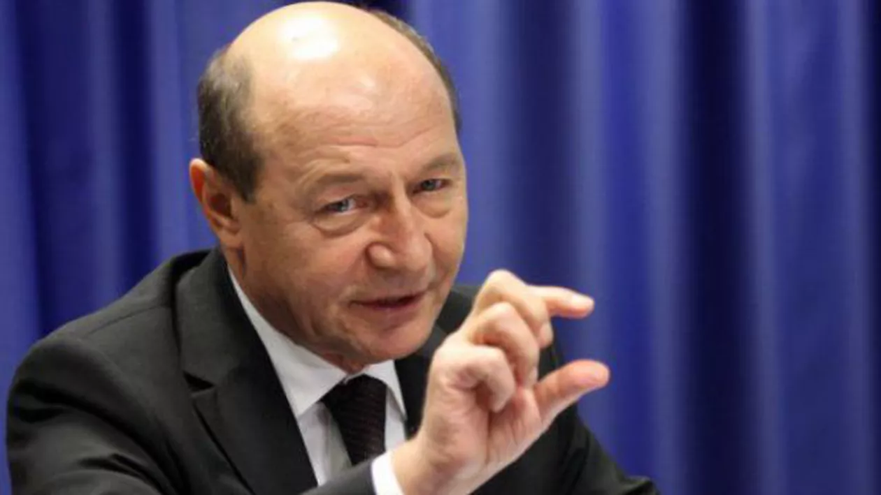 Imagine de COLECȚIE cu Traian Băsescu și familia sa. Nepotul fostului președinte și-a sărbătorit ziua de naștere (FOTO)