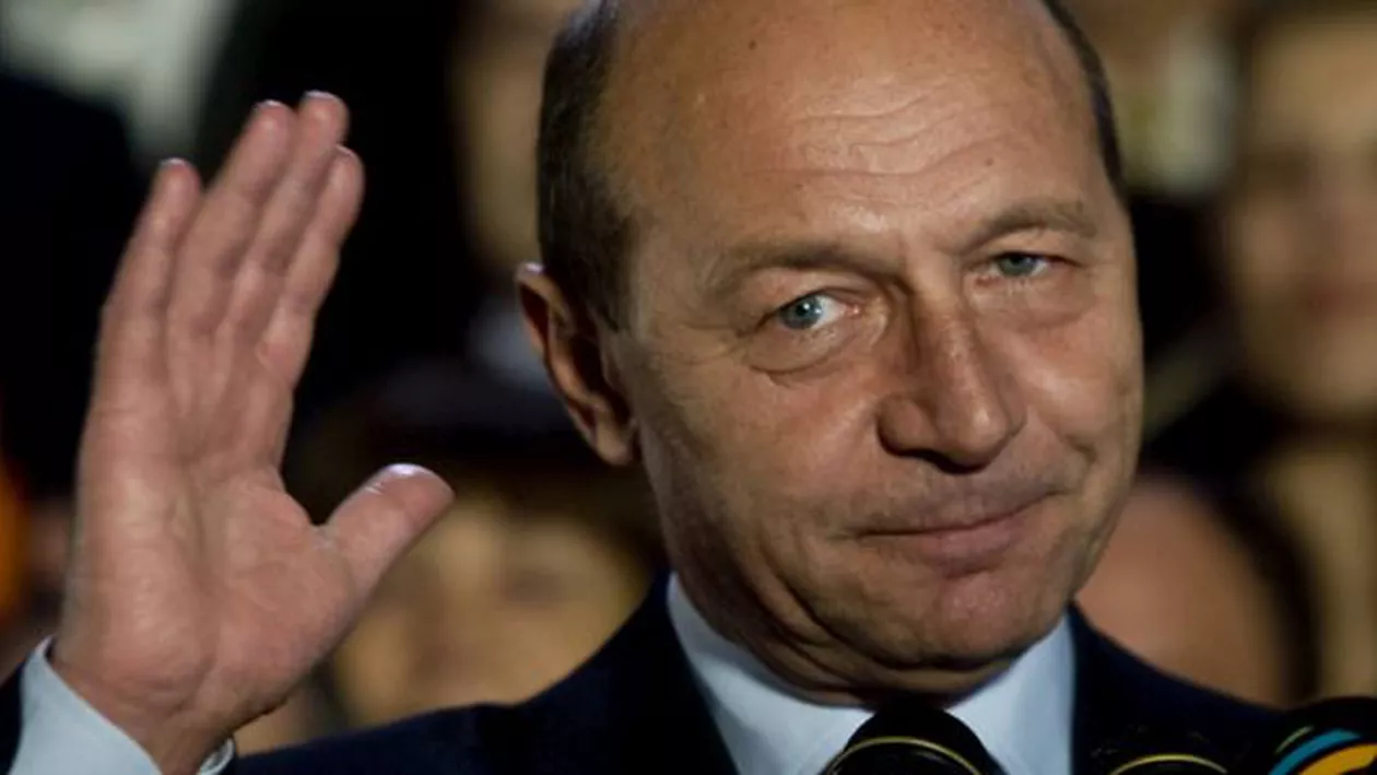 Băsescu, despre actualii guvernanți: Proști ca noaptea și slabi de minte