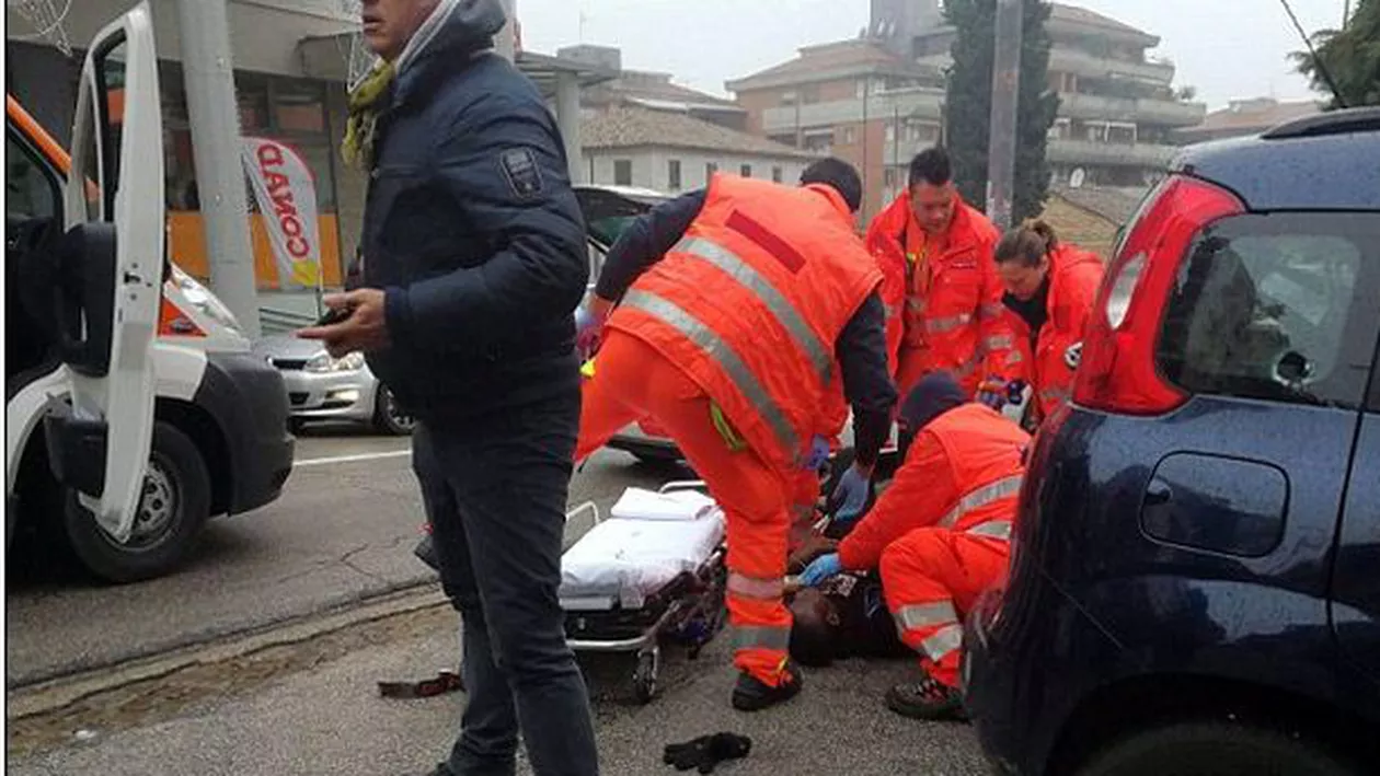 Stare de alertă în Italia: Dintr-o maşină neagră s-au tras mai multe focuri de armă asupra persoanelor de culoare. Bilanţul victimelor (FOTO)