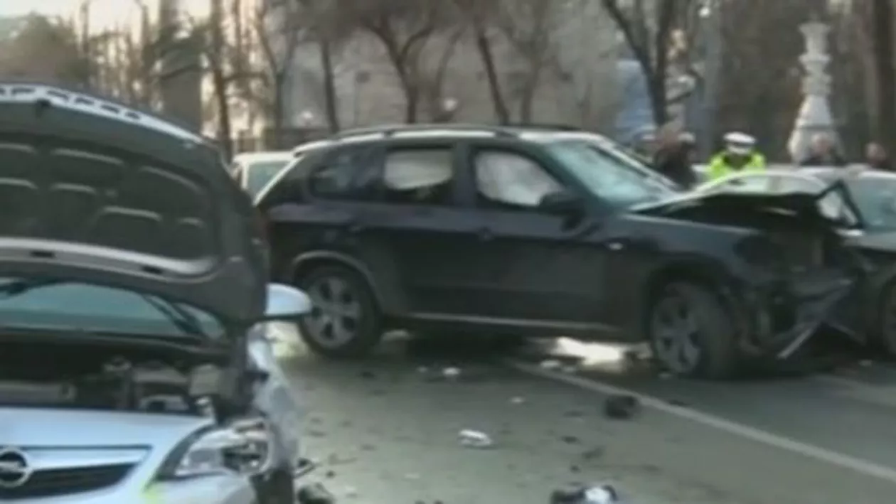 Noi informaţii despre şoferul care a provocat intenţionat un accident cumplit în Capitală în timp ce conducea drogat: Ce s-a găsit în maşina acestuia (VIDEO)