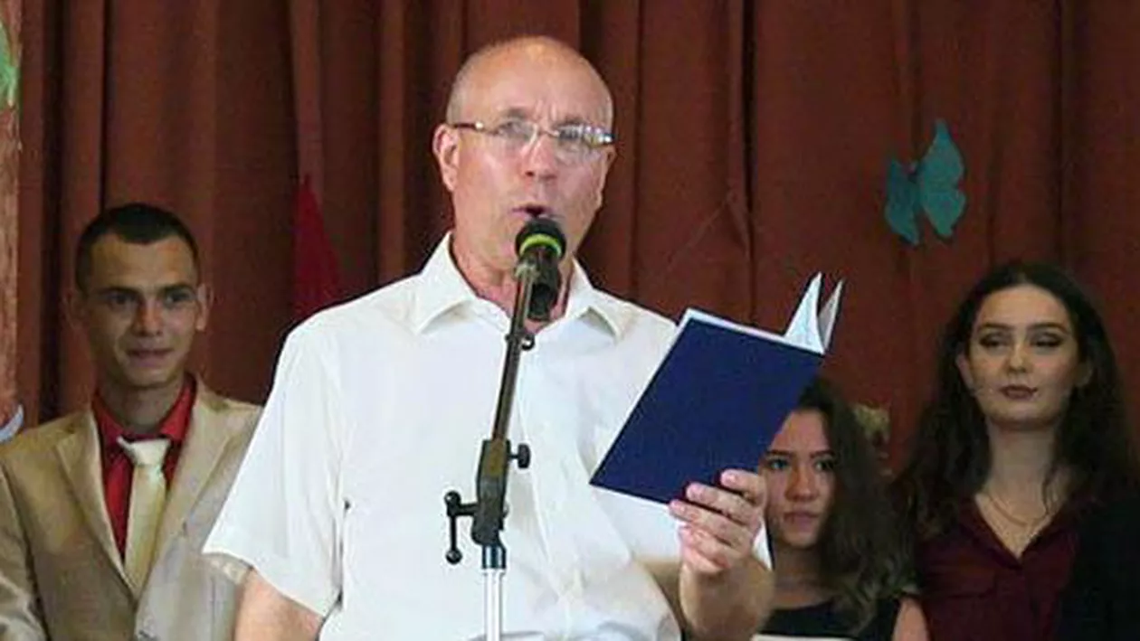 Un profesor a fost CONCEDIAT după ce S-A PLÂNS PREMIERULUI de salariile MICI