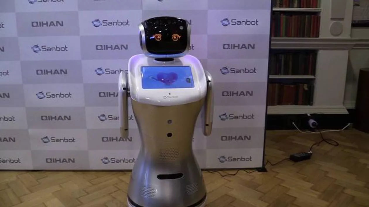 Întâmplare INEDITĂ în timpul unui discurs: Un robot a întrerupt un ministru turc (VIDEO)