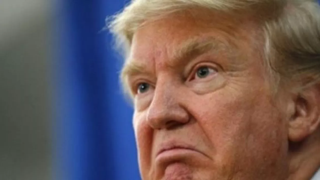 Noi speculații pe tema cheliei lui Donald Trump: O rafală de vânt i-a creat probleme președintelui american (VIDEO)