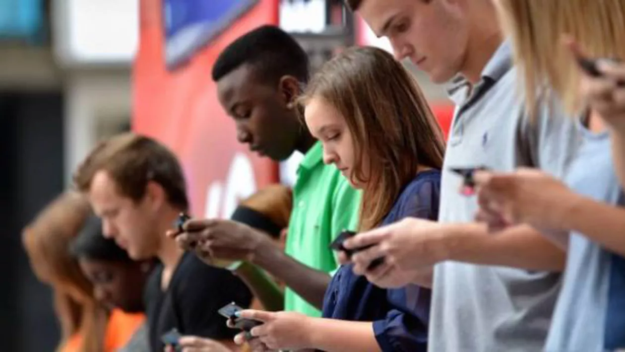 Generaţia „fulgi de nea“, tinerii hipersensibili, veşnic nemulţumiţi şi ofensaţi de cele mai banale lucruri