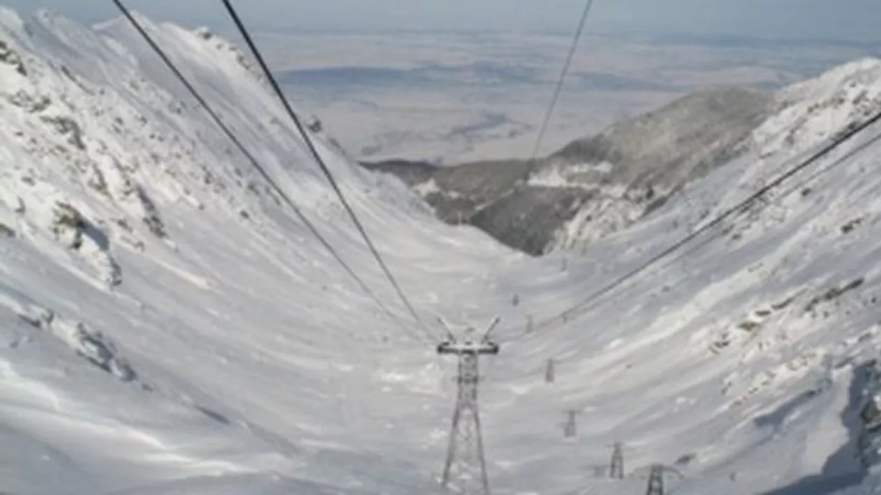 RISC DE AVALANȘĂ! Avertismentul salvamontiștilor