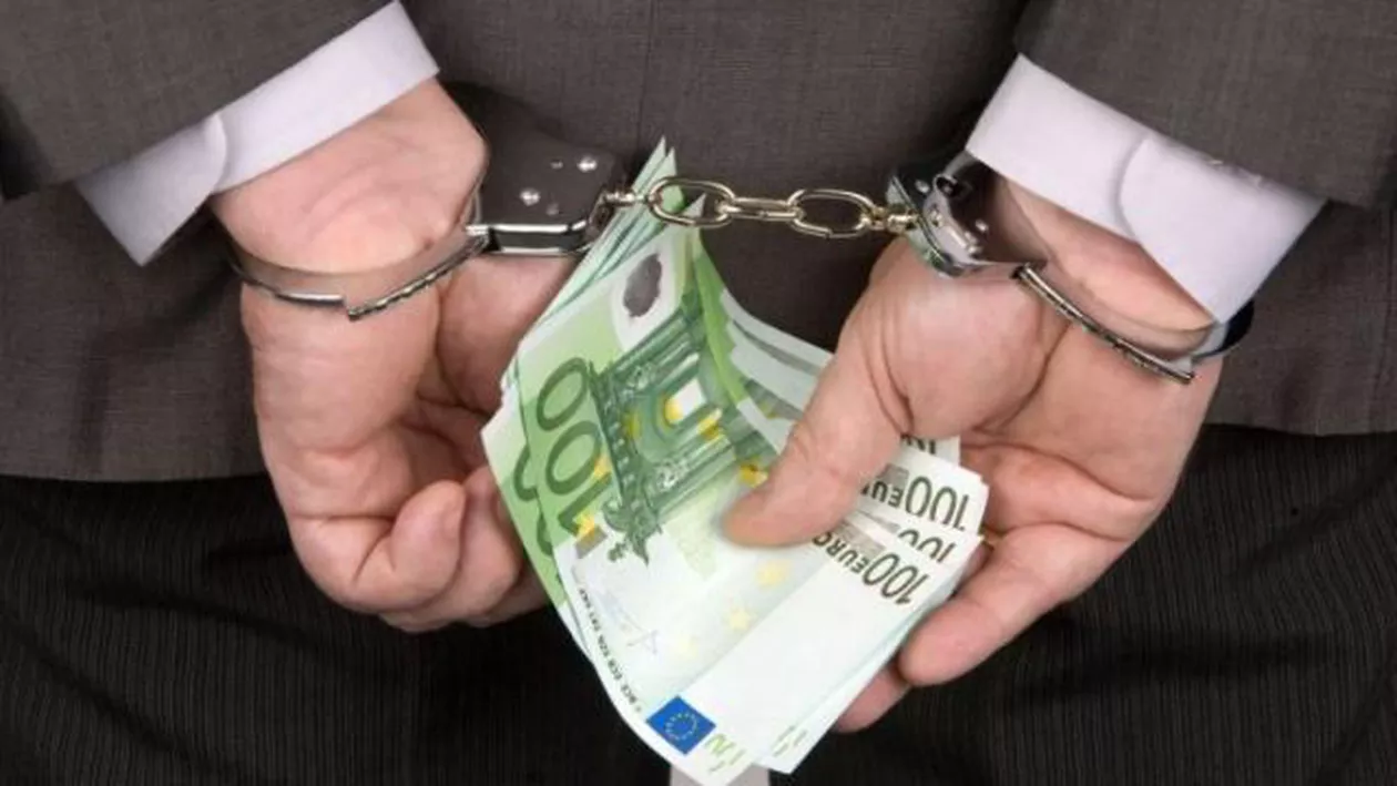 Prins în FLAGRANT: Un funcţionar A LUAT MITĂ pentru a concesiona MORMINTE