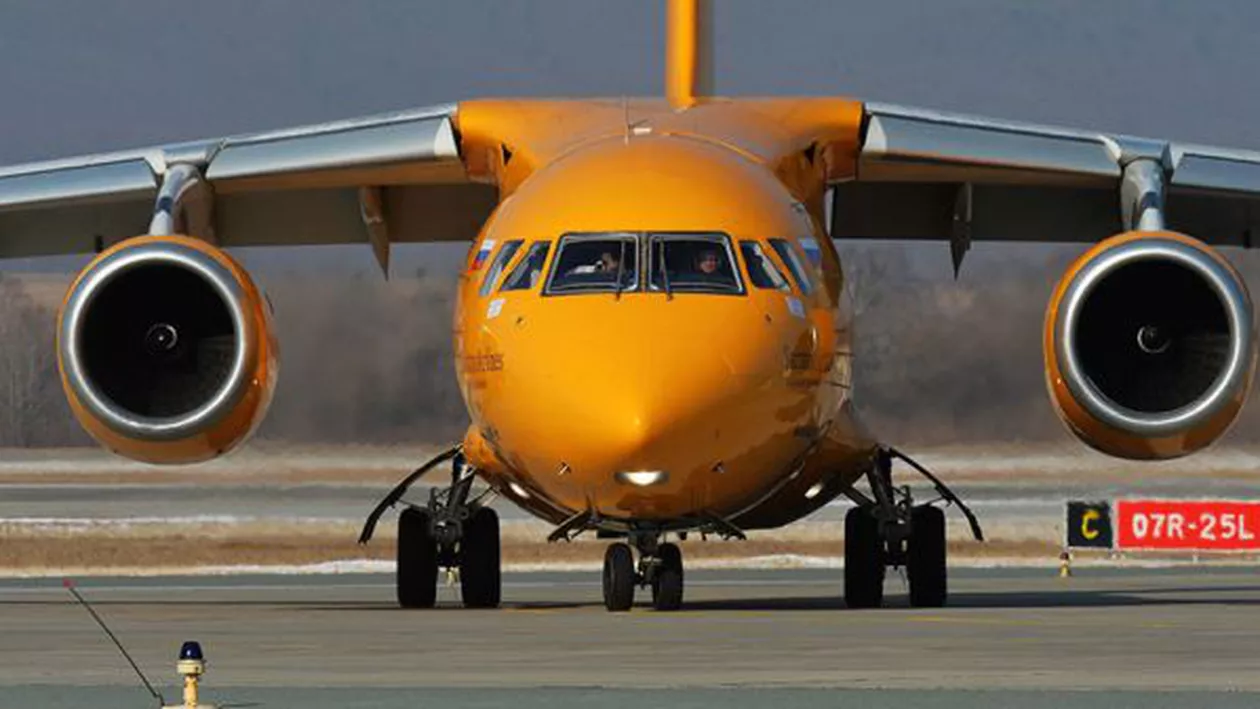 UPDATE| Un avion cu 71 DE PERSOANE la bord s-a PRĂBUȘIT lângă Moscova. PRIMELE IMAGINI de la locul accidentului (VIDEO, FOTO)