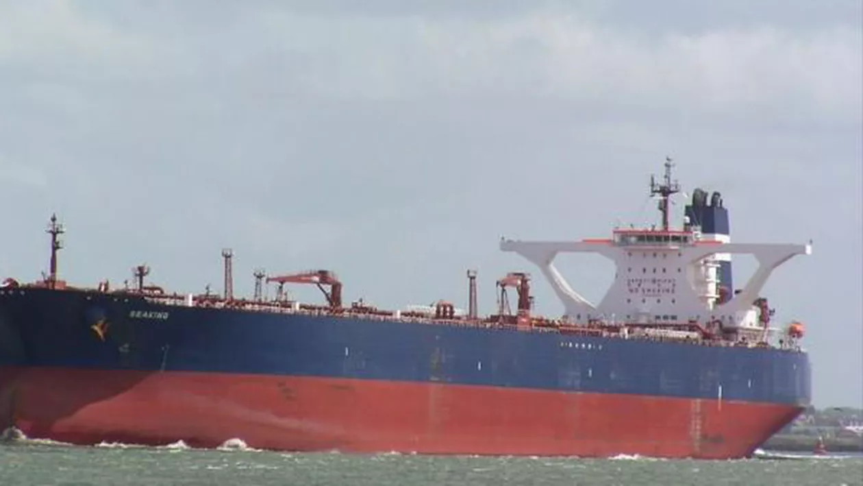 SOS în Marea Neagră: Un tanc PETROLIER, în pericol de scufundare