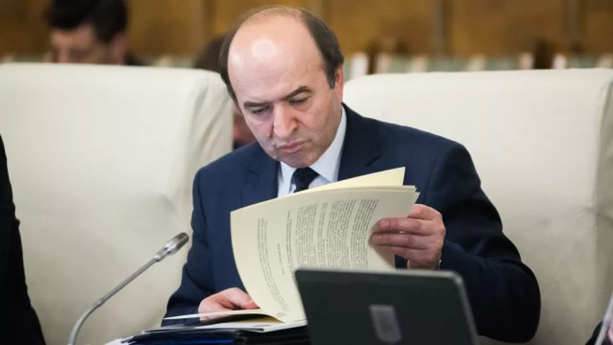 Ziua marelui anunţ privind soarta lui Kovesi. Tudorel Toader, care şi-a întrerupt vizita în Japonia, s-a întâlnit joi cu premierul, înaintea şedinţei de Guvern