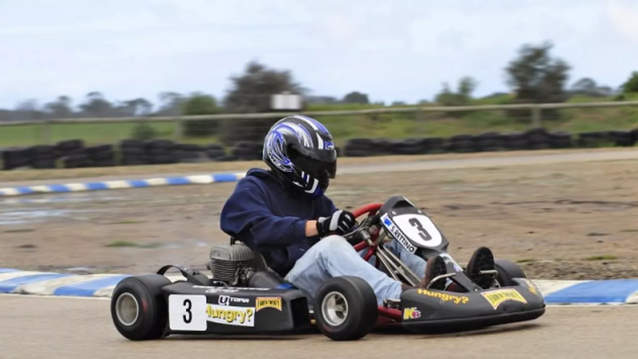 Accident ȘOCANT într-un PARC DE DISTRACȚII: O femeie a murit după ce și-a prins părul într-un kart