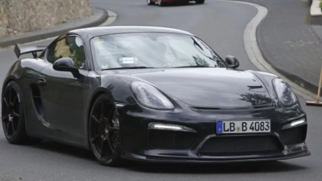 Un Porsche Cayman GT4 DISTRUS, aproape de DAUNĂ totală, a fost pus la vânzare la un preț INTRIGANT (FOTO)