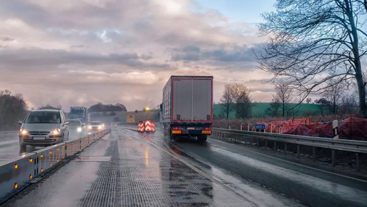 Românii au... TALENTE. 13 camionagii români FURAU roţi de maşini în Franţa. Pedepsele cerute de procurori
