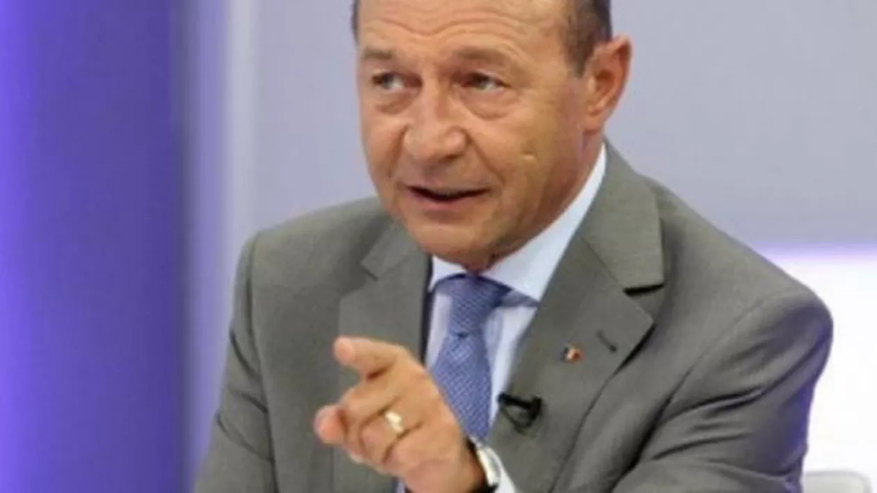 Traian Băsescu: A ÎNCEPUT UNIREA! Alooooo! Palatul Cotroceni, Palatul Victoria, Palatul Parlamentului! Se aude? 