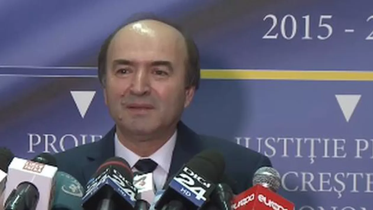 Tudorel Toader, CIRC la întâlnirea cu presa: Nu îmi filmaţi foaia! (VIDEO)