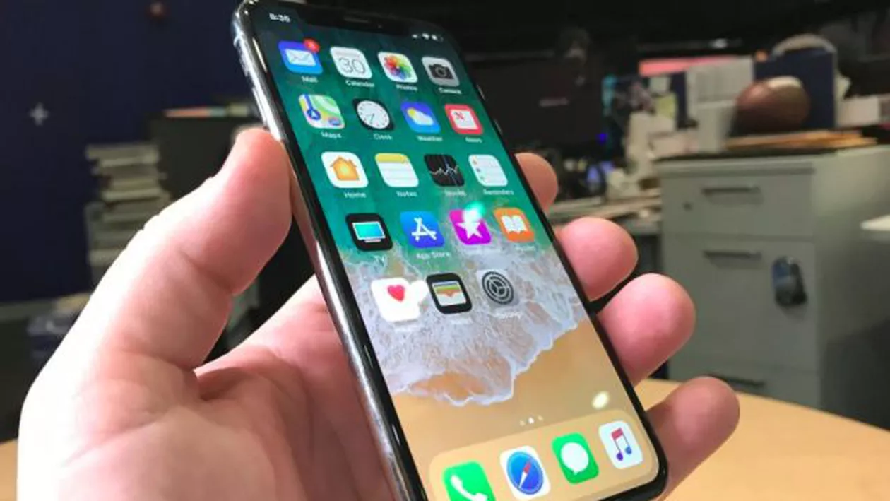 iPhone X are o replică reușită care rulează pe Android. Aceasta dispune de senzor de amprentă sub sticla ecranului