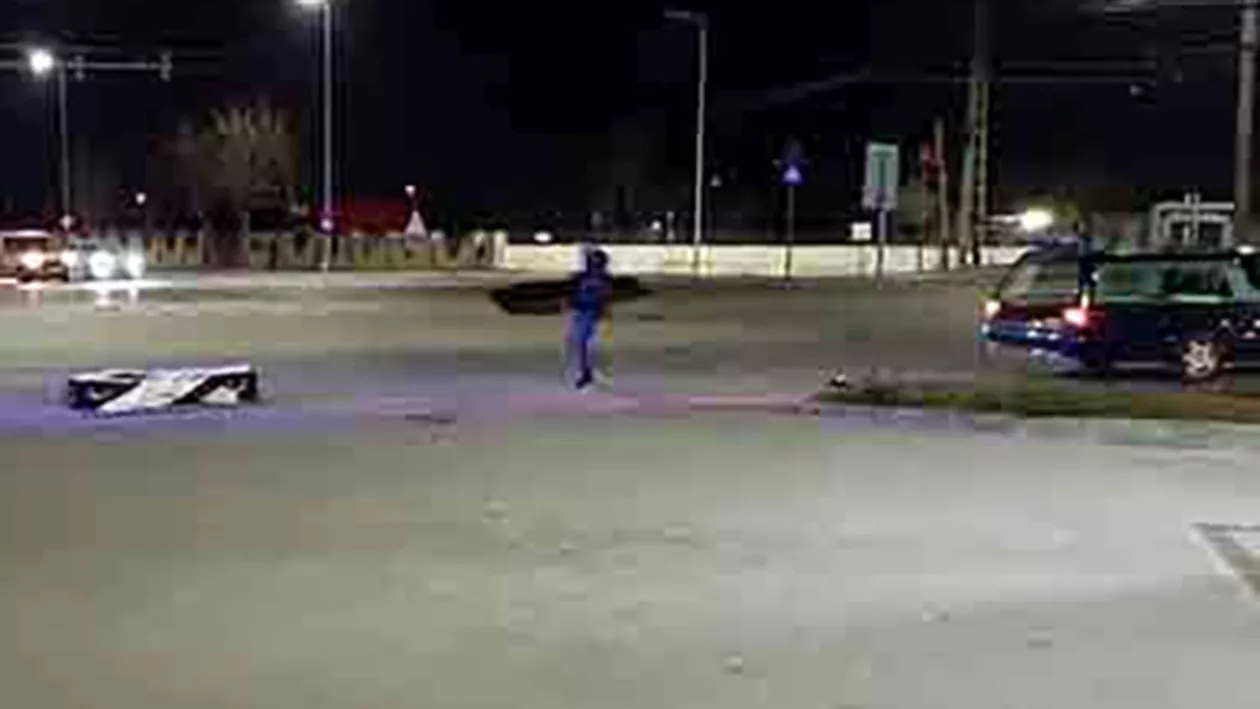 IMAGINI HALUCINANTE în Arad: Sicriu pierdut în mijlocul drumului! Cum a fost posibil (VIDEO)
