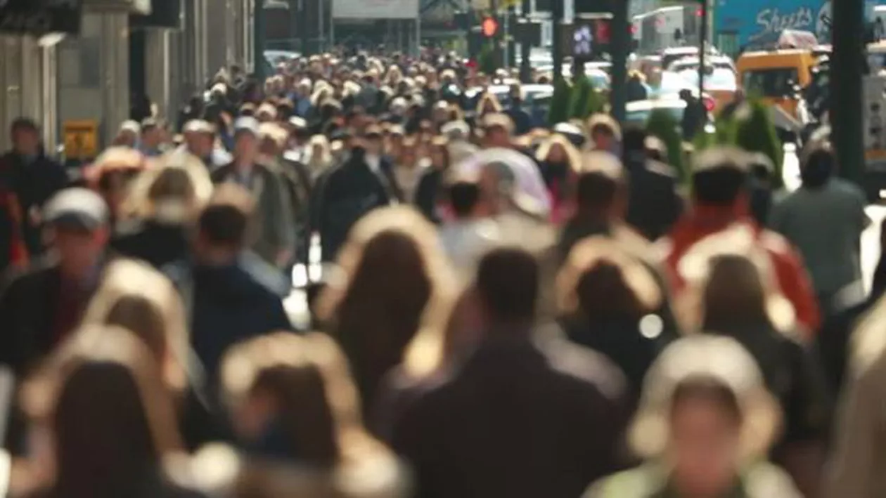 Unul din cinci români cu vârsta între 25 - 39 de ani este plecat din ţară