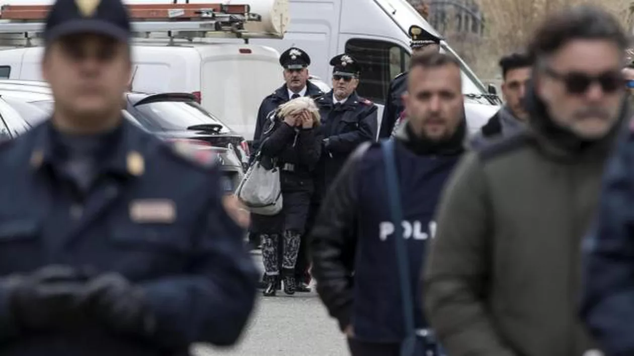 ROMA: Un polițist și-a împușcat fără milă soția și cele două fetițe, apoi s-a sinucis