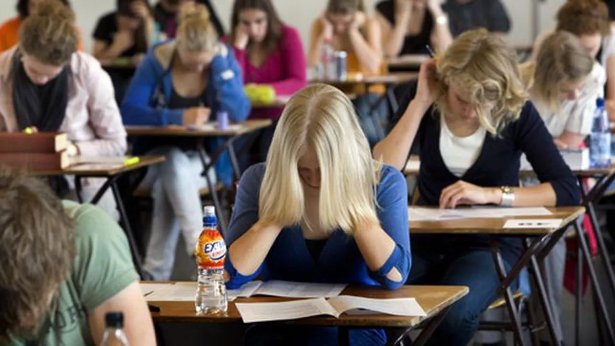 Motivul HALUCINANT pentru care elevii unui liceu sunt „sechestraţi” în clădire (VIDEO)