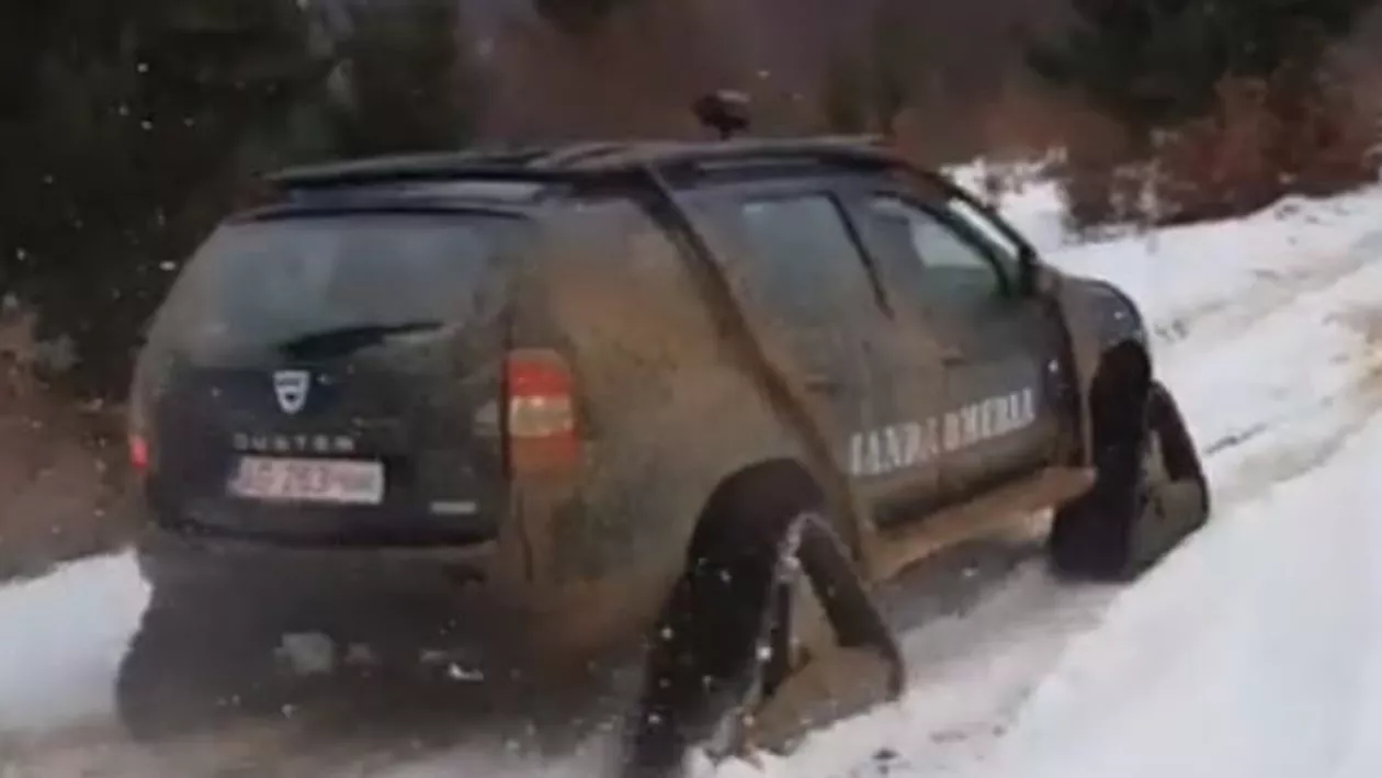 Dacia Duster cu ŞENILE! Noua ACHIZIŢIE a Jandarmeriei Montane (VIDEO)