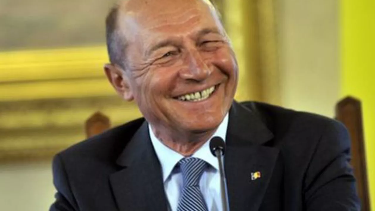 Băsescu îl IRONIZEAZĂ pe Dragnea: „Bietul Daddy îşi rupe hainele de pe el!”