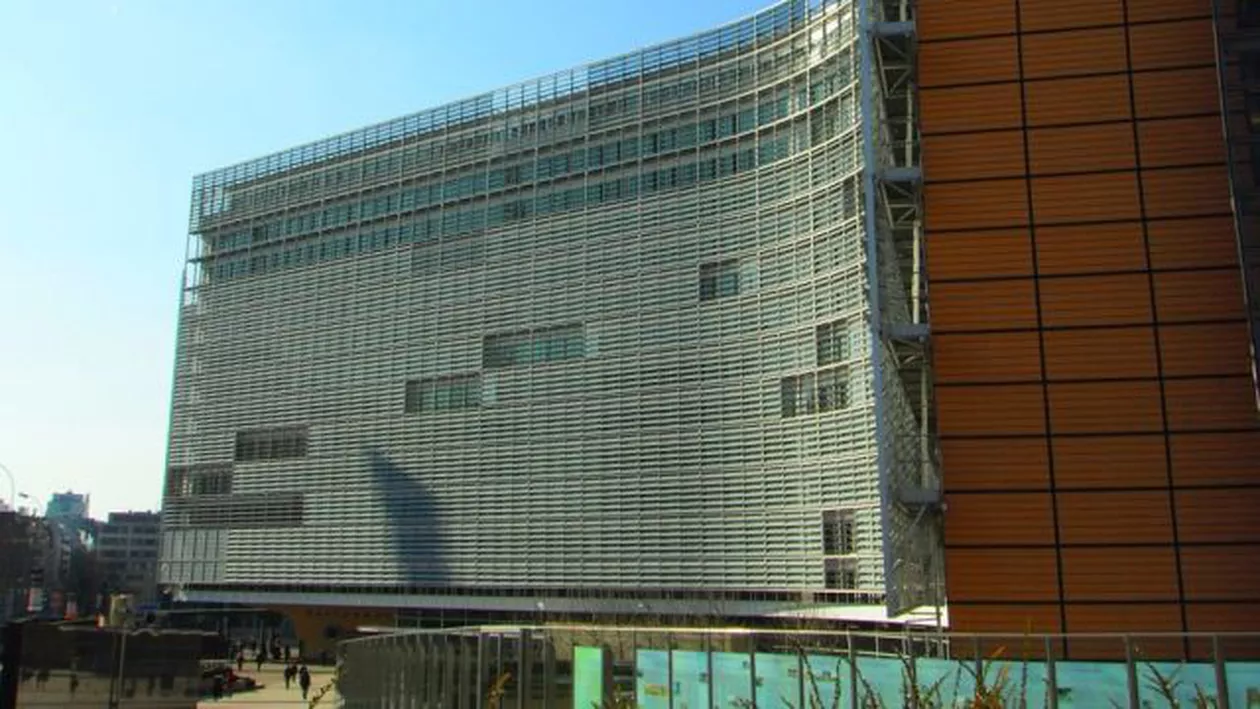 România, atenţionată din nou de Comisia Europeană. "Progresele înregistrate în lupta anticorupţie au fost puse în pericol." Despre ce PRESIUNI INTENSE mai vorbeşte forul comunitar