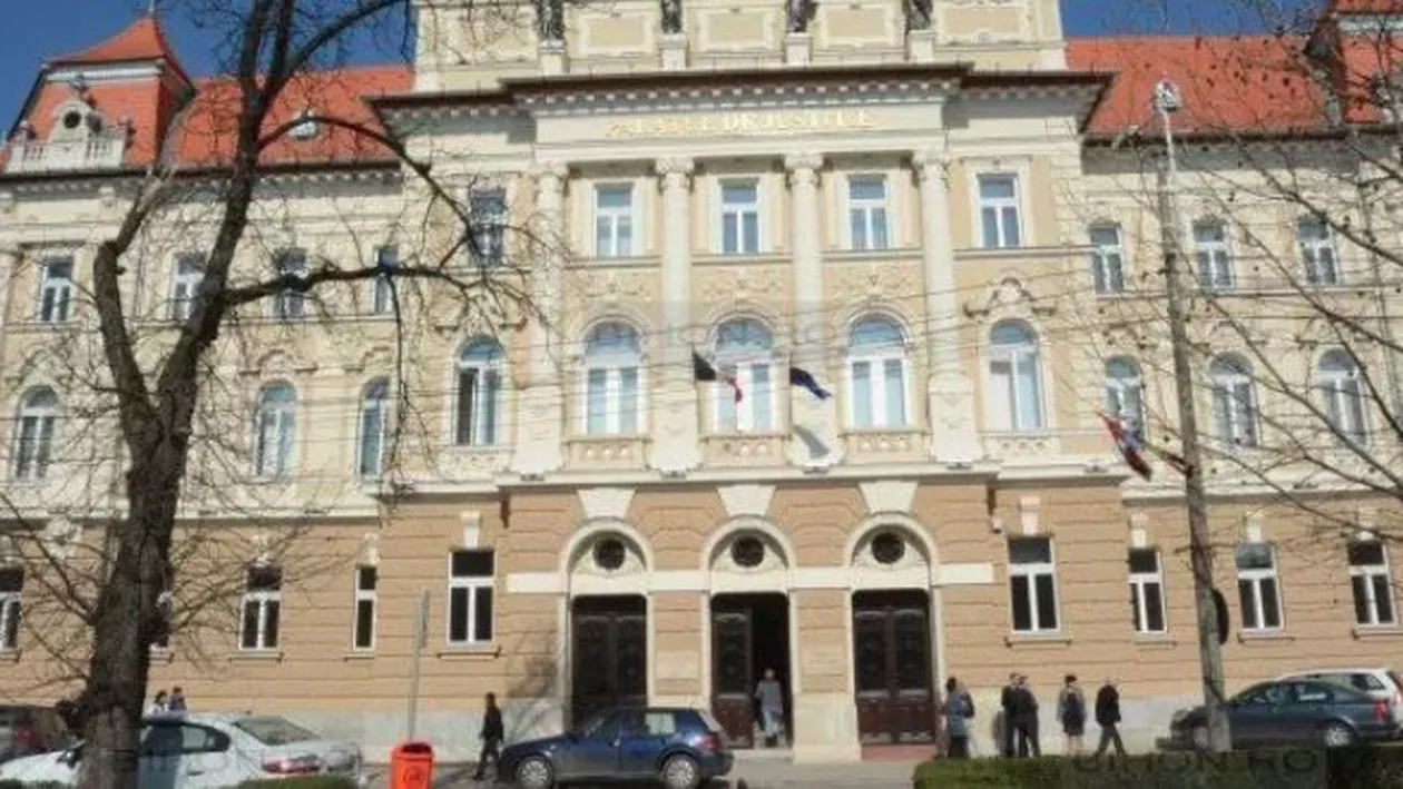 Un incendiu a izbucnit în Palatul de Justiție din Timișoara: Mai multe persoane aflate în clădire au fost evacuate