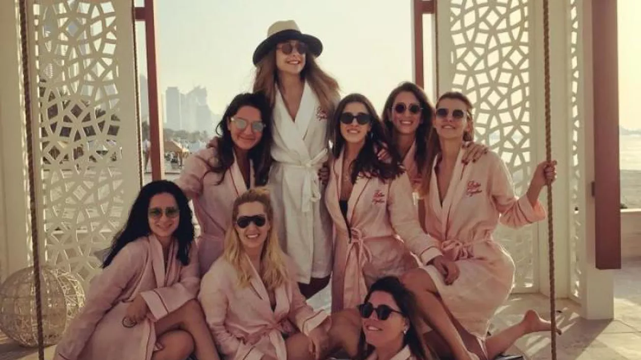 Ultimele imagini cu burlăcițele moarte în accidentul aviatic (FOTO)