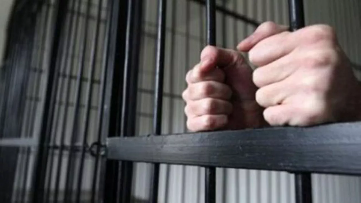 225 de ani de închisoare! Cum a reuşit un ”magistrat“ cu patru clase să înşele zeci de români dispuşi să dea şpagă