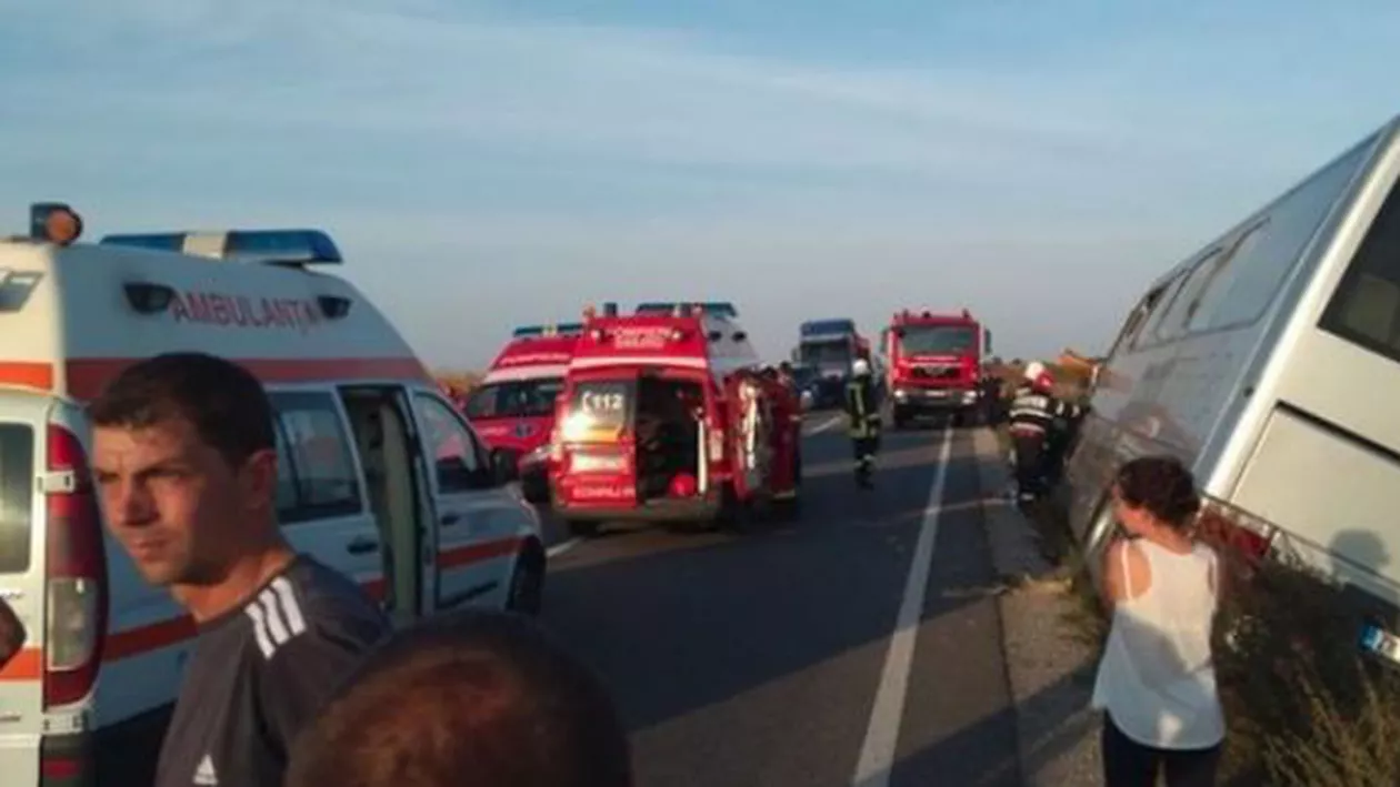 Satu Mare: Patru persoane rănite într-un accident cu trei autobuze