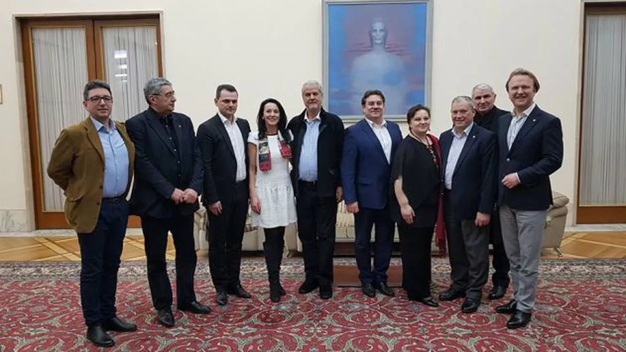 Adrian Năstase prezent la Moscova, alături de Dumitru Prunariu şi fostul ambasador rus la Bucureşti, la o conferinţă privind relaţiile româno-ruse (FOTO)