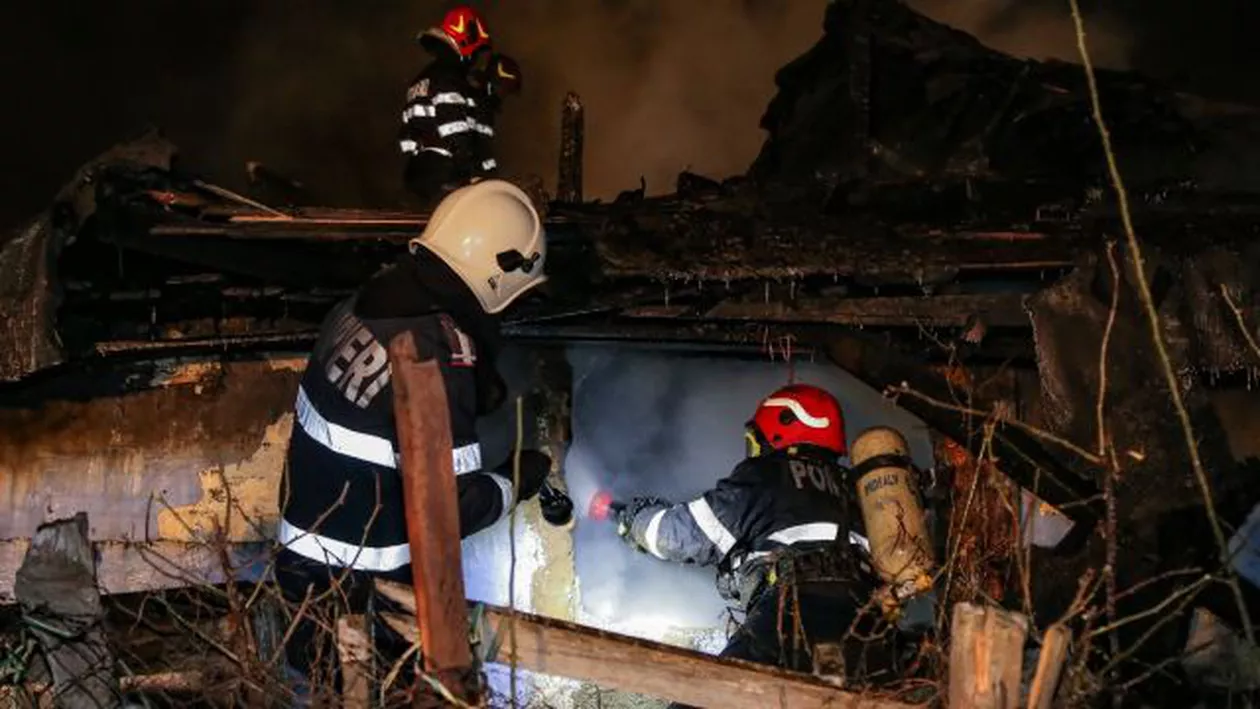 Buzău: Incendiu pe trei kilometri, în zona petrolieră Berca