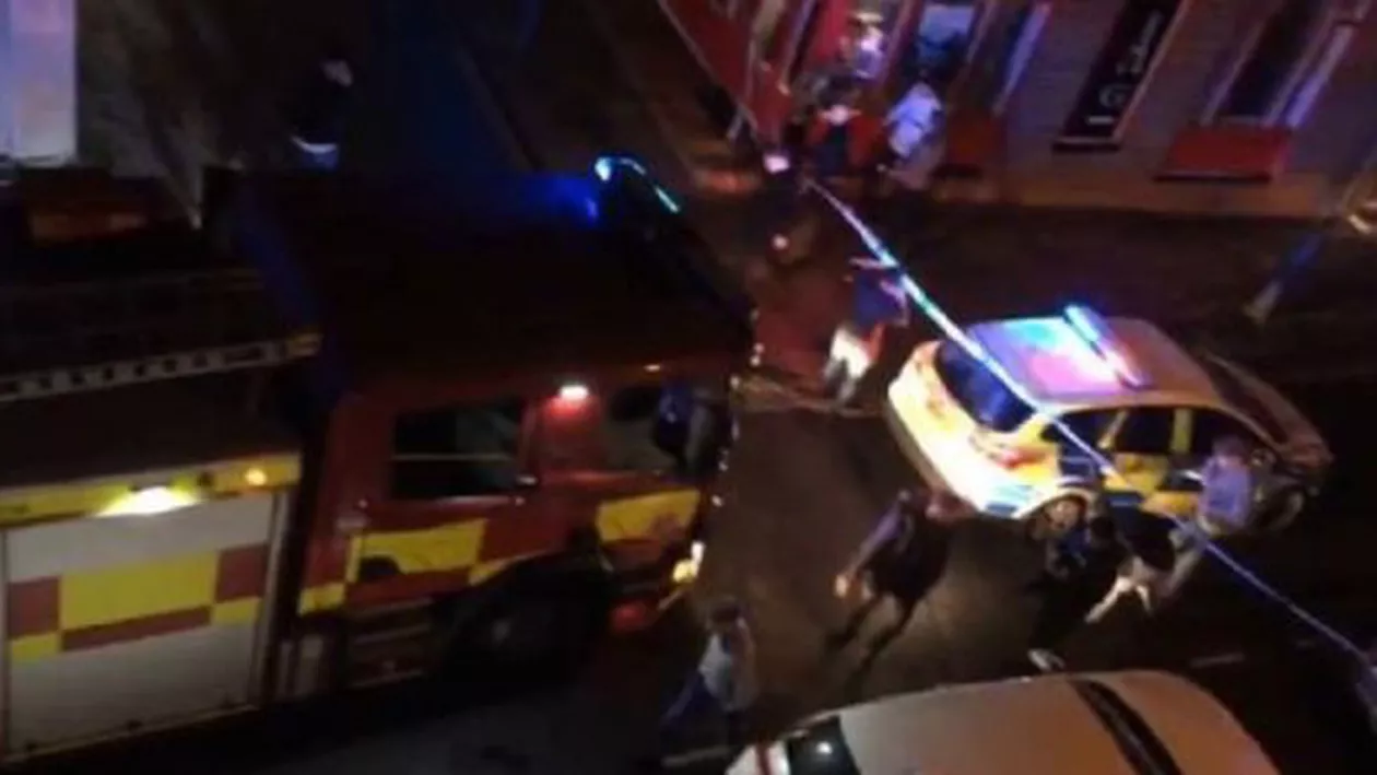 ALERTĂ LA LONDRA: O maşină a intrat într-un LOCAL! Cel puţin 13 răniţi