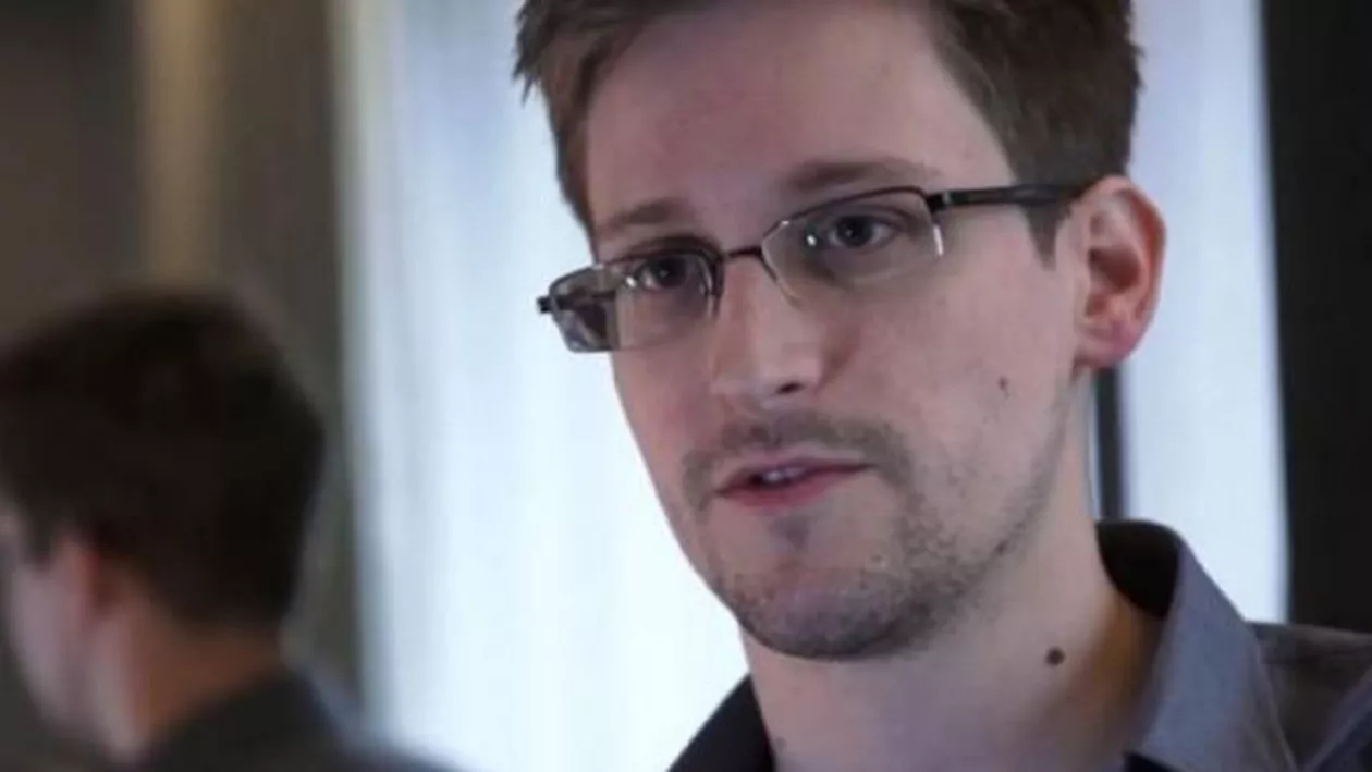 Edward Snowden: Facebook îşi face banii vânzând detalii intime despre viaţa privată a milioane de oameni