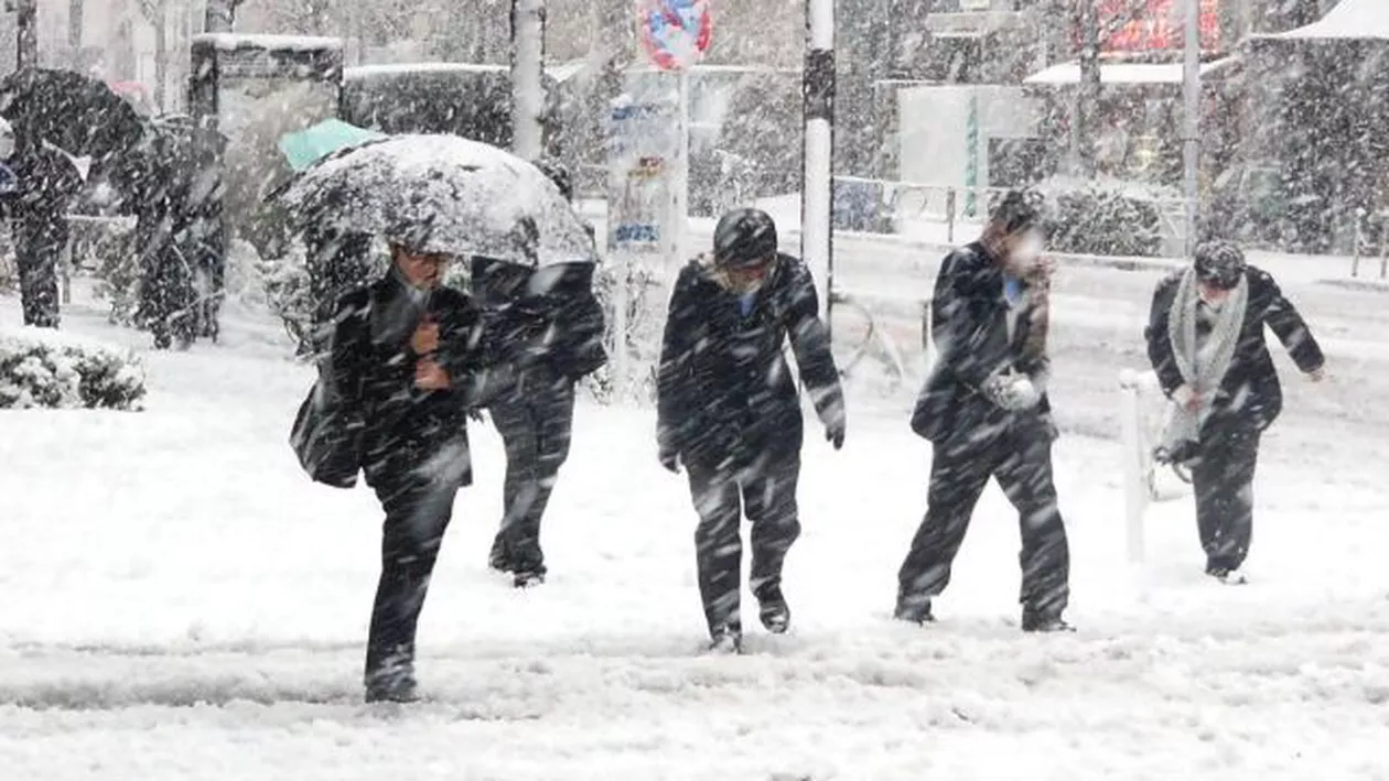 E clar, vremea a luat-o RAZNA! Prognoza METEO pentru WEEKEND nu aduce deloc veşti bune. Ce se va întâmpla de duminică în România
