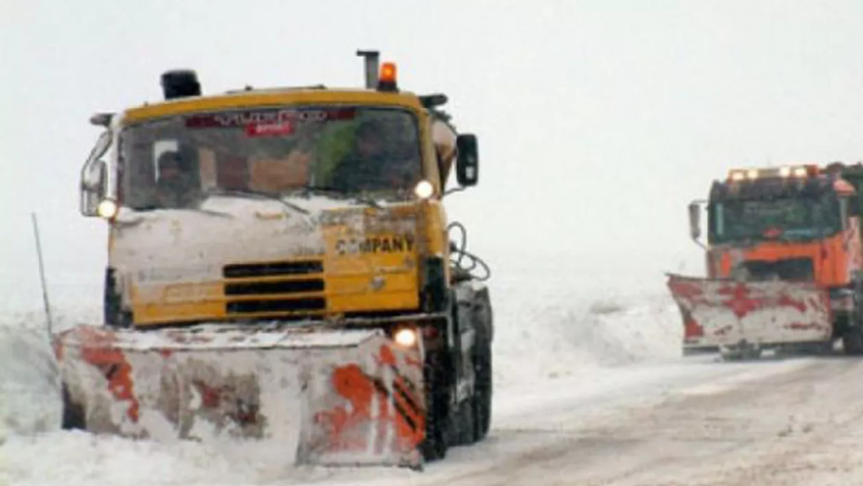 PMB: În toate sectoarele Capitalei sunt pregătite să acționeze 331 utilaje de deszapezire