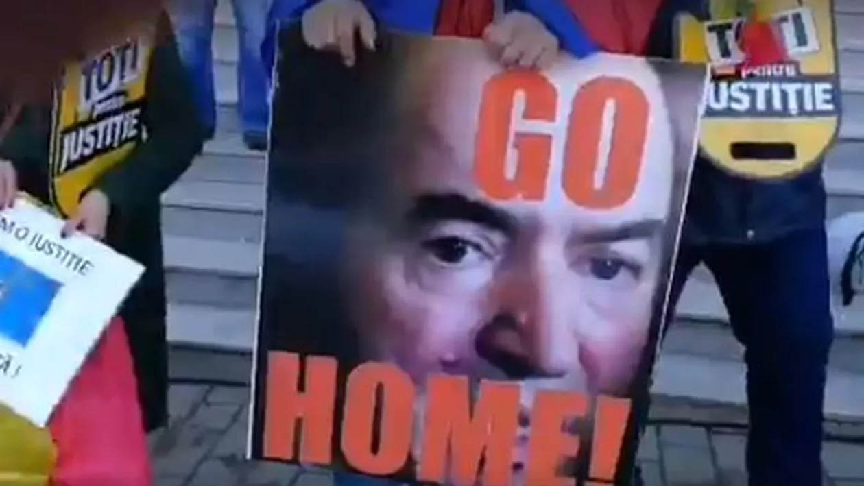 Iași: Manifestaţie împotriva lui Tudorel Toader, la Universitatea Al. I. Cuza. ”Tudorel nu eşti ieşean, marş la Dragnea-n Teleorman!” (VIDEO)