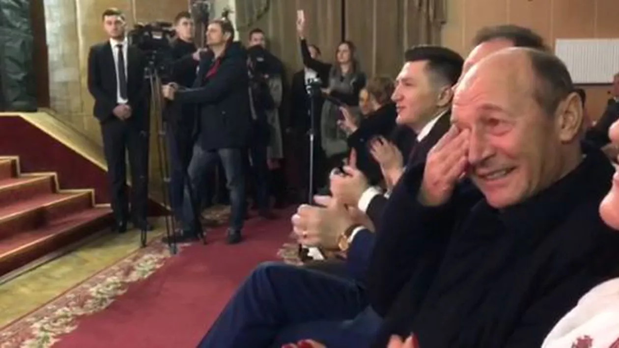 Traian Băsescu, emoționat de imnul PDL, cântat de unioniștii din Republica Moldova (VIDEO)