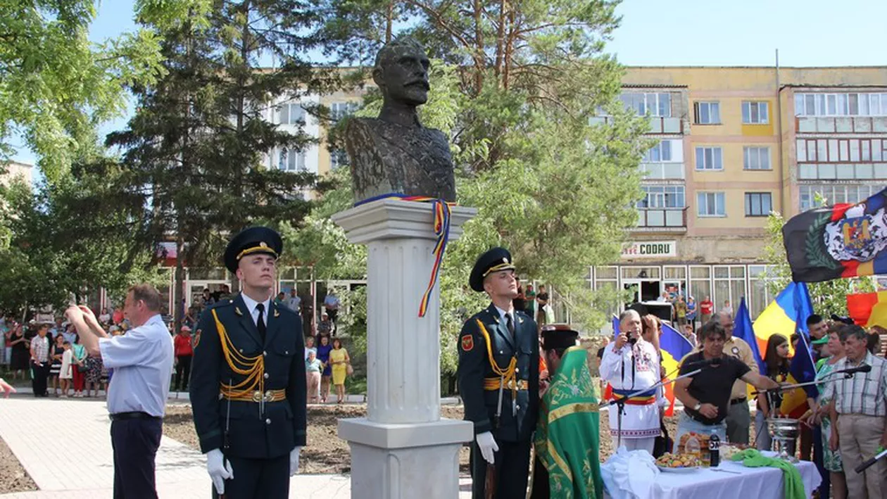 Chișinău: Statuia Regelui Ferdinand, VANDALIZATĂ în ziua în care moldovenii sărbătoresc 100 de ani de la Unirea Basarabiei cu România