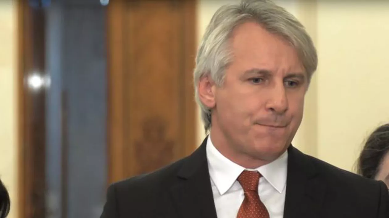 Eugen Teodorovici recunoaşte: Ce face în birou, până la 3 dimineaţa