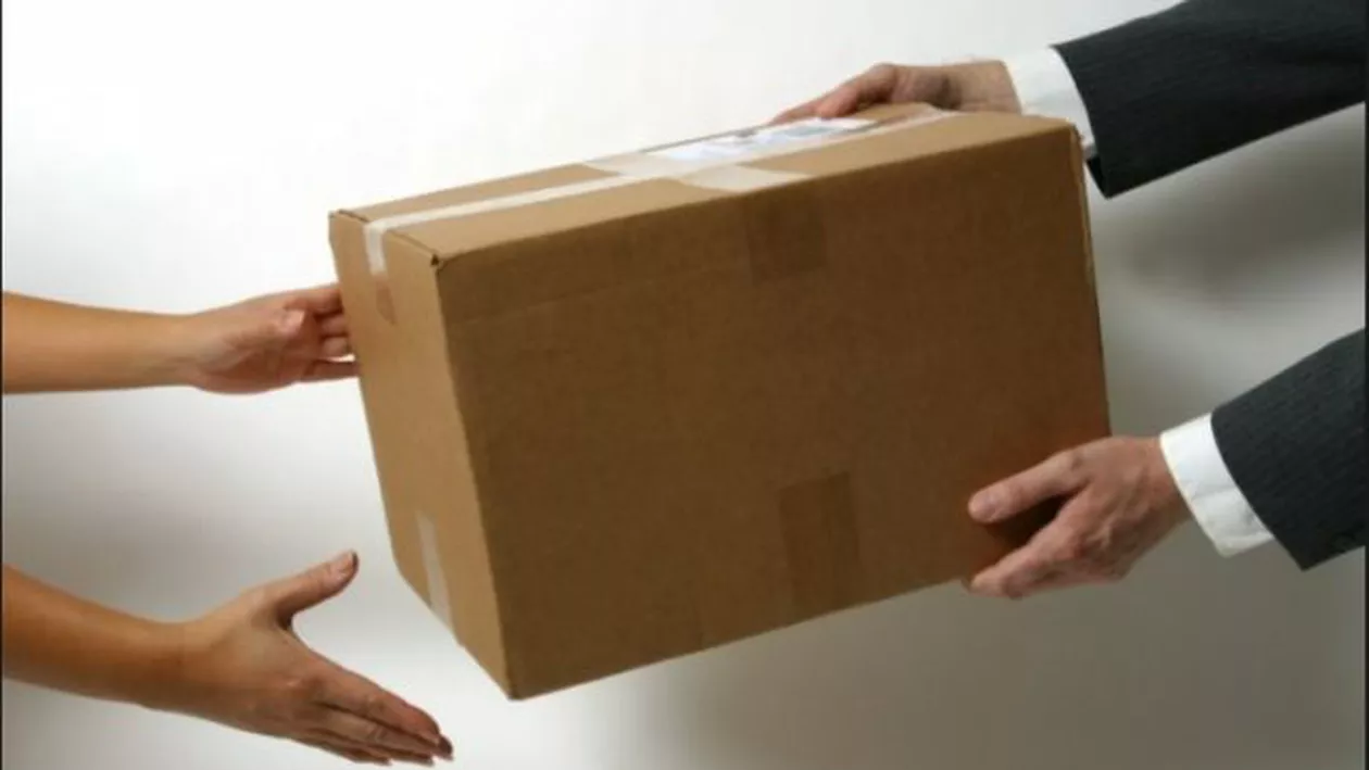 Un bărbat s-a împachetat şi S-A EXPEDIAT prin CURIER. ULUITOR! Ce plan avea și cum S-A TERMINAT totul