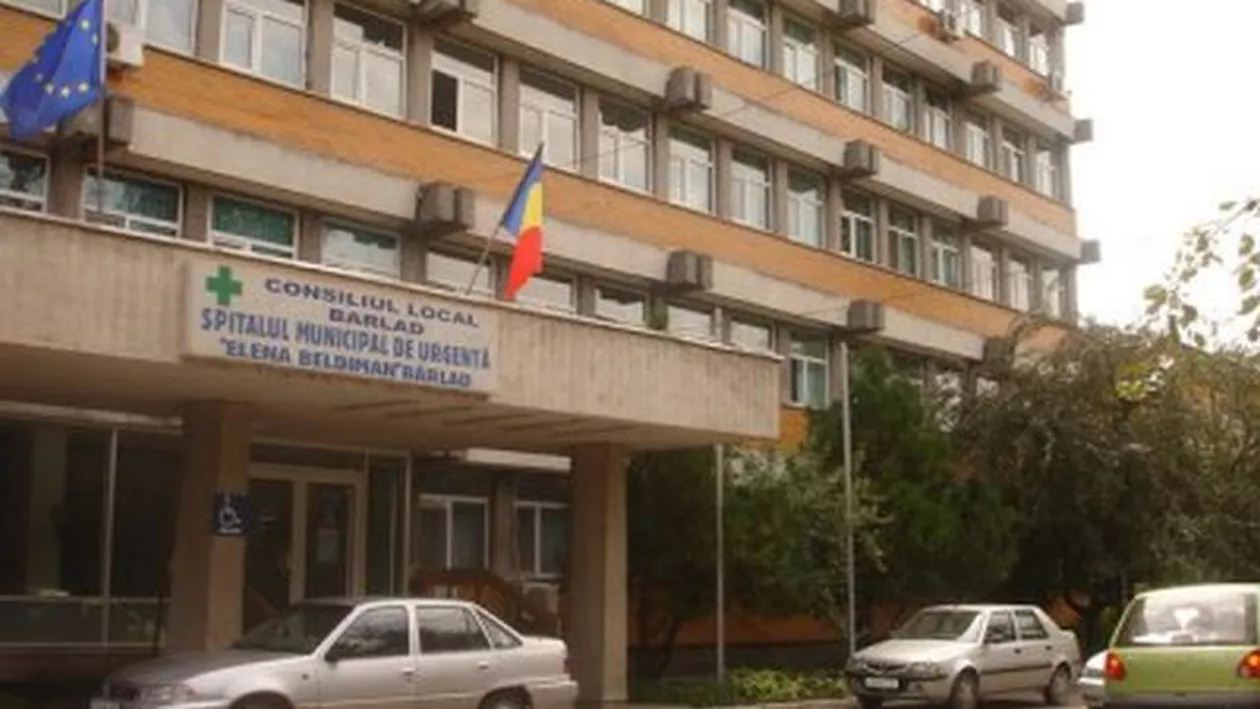 Bârlad: Un bătrân cu simptomele unui atac cerebral, lăsat să aștepte ore întregi pe holurile unui spital (VIDEO)