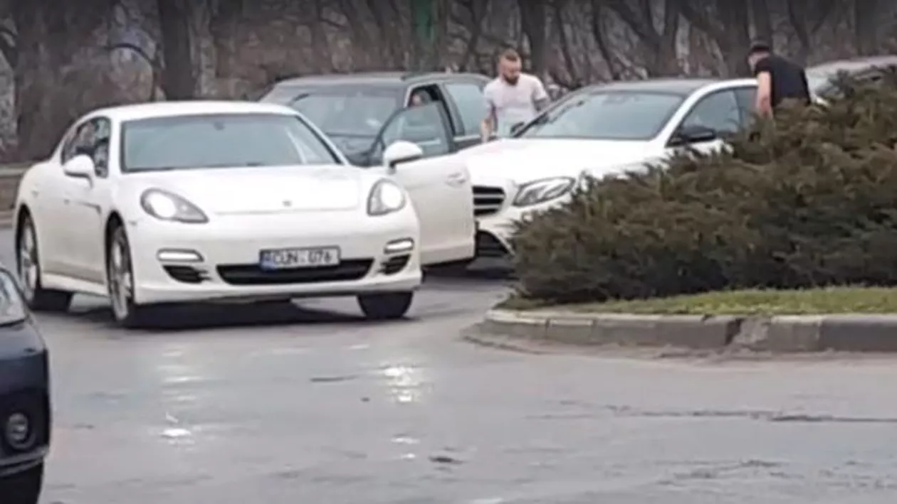Chişinău: Conflict în trafic -  A spart geamurile mai multor maşini cu o lopată şi a ameninţat proprietarii cu un pistol (VIDEO)