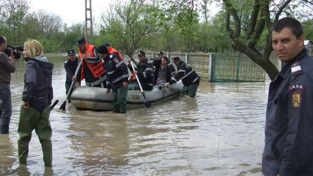 Teleorman, sub ape: Peste 150 de gospodării şi sute de hectare de teren, afectate de inundații 