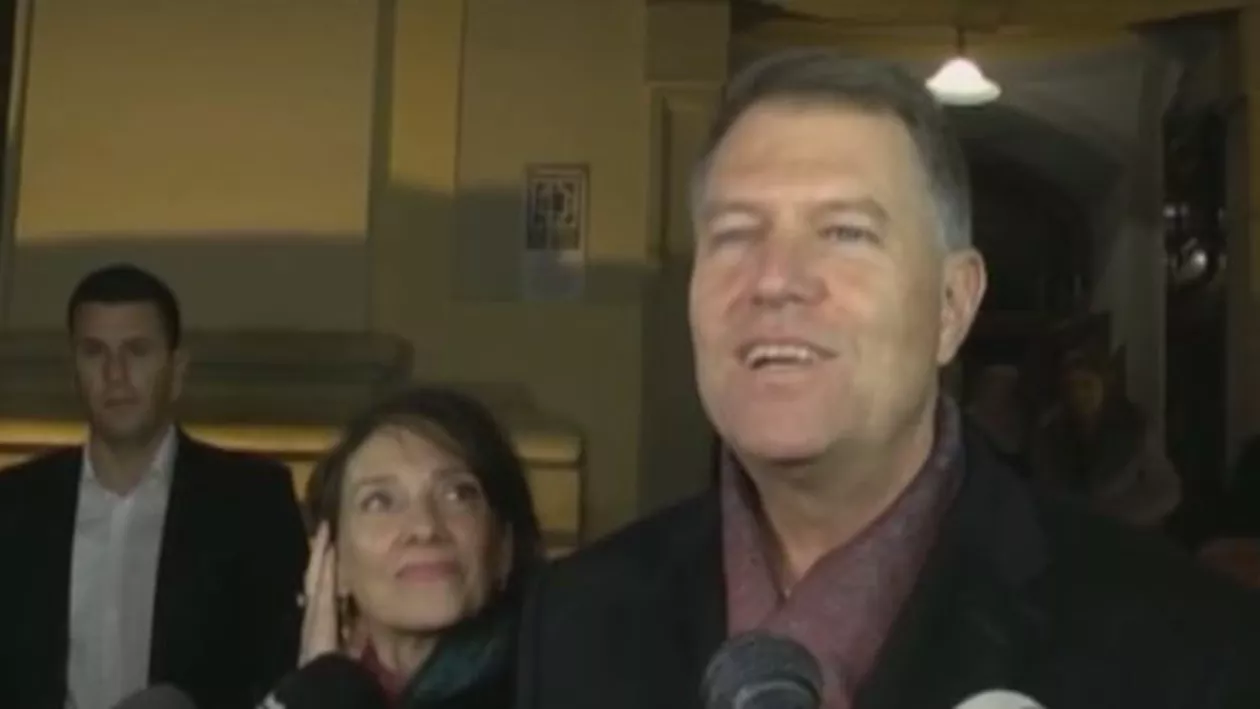 Klaus Iohannis și soția sa, la Slujba de Înviere de la Sibiu: Ce mesaj le-a transmis președintele credincioșilor (VIDEO)