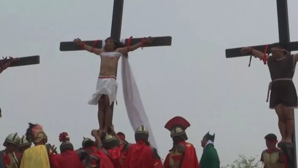 Filipine: Ritual sângeros de Paşte. 7 romano-catolici au fost crucificați (VIDEO)