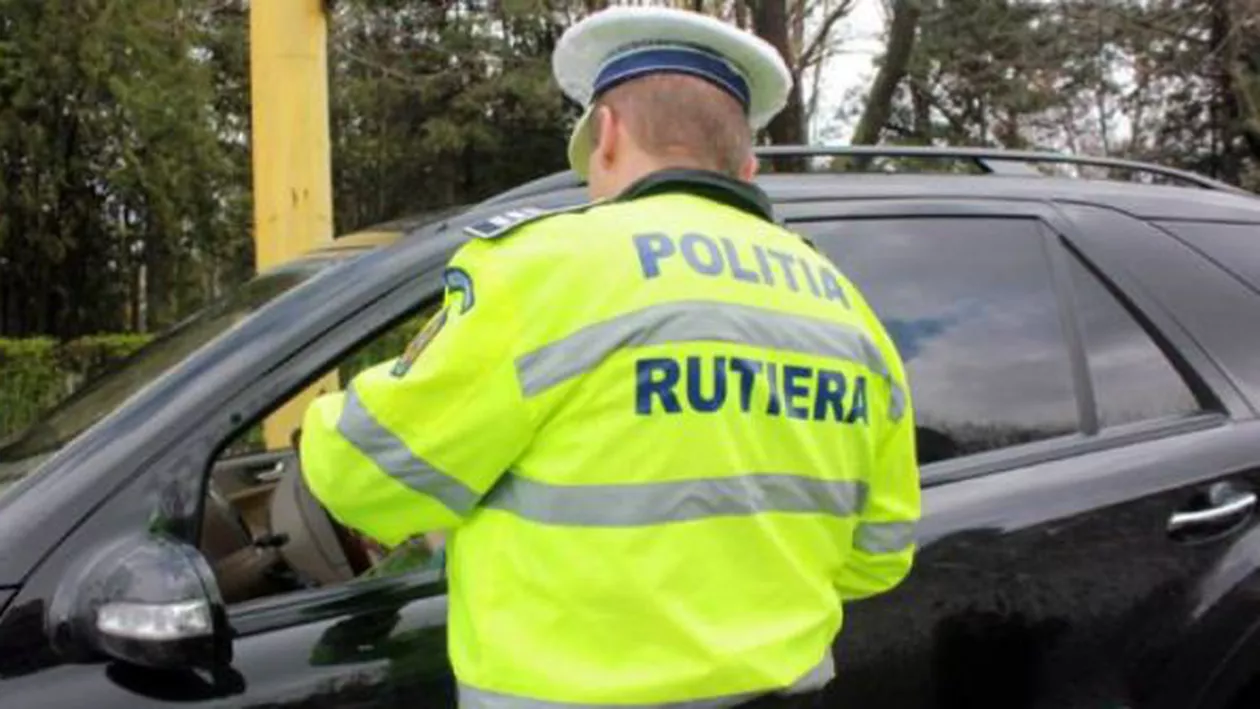 Şofer amendat cu 800 de lei după ce i-a spus unui poliţist ”Aşa să îţi ajute Dumnezeu!“. Ce a decis instanța în acest caz